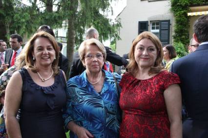 Com a esposa do Senhor Cônsul-Geral, Dra. Maria Cristina de Calheiros Velozo, com a Senhora Chanceler Maria Helena do Valle
